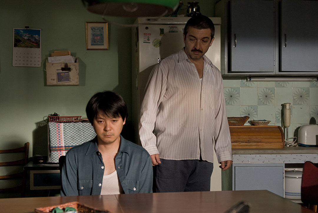 02Chino Fotograma de la película "Buena suerte, Leo Grande"